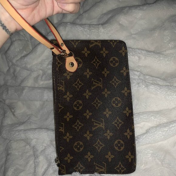 Louis Vuitton Wristlet Pouch - Picture 8 of 9